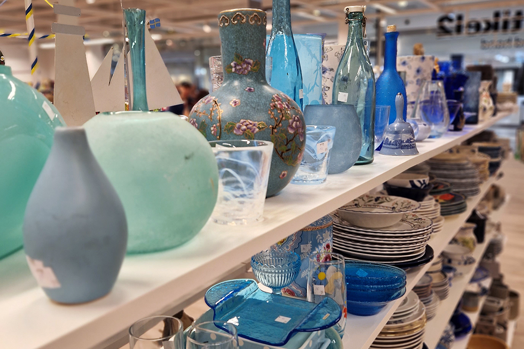 Second hand-prylar turkos-blå-färgskala