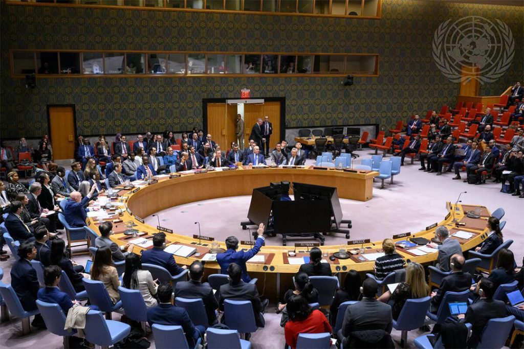 FN:s säkerhetsråd röstar om förlängt mandat för fredsstyrkan Minurso i Västsahara.