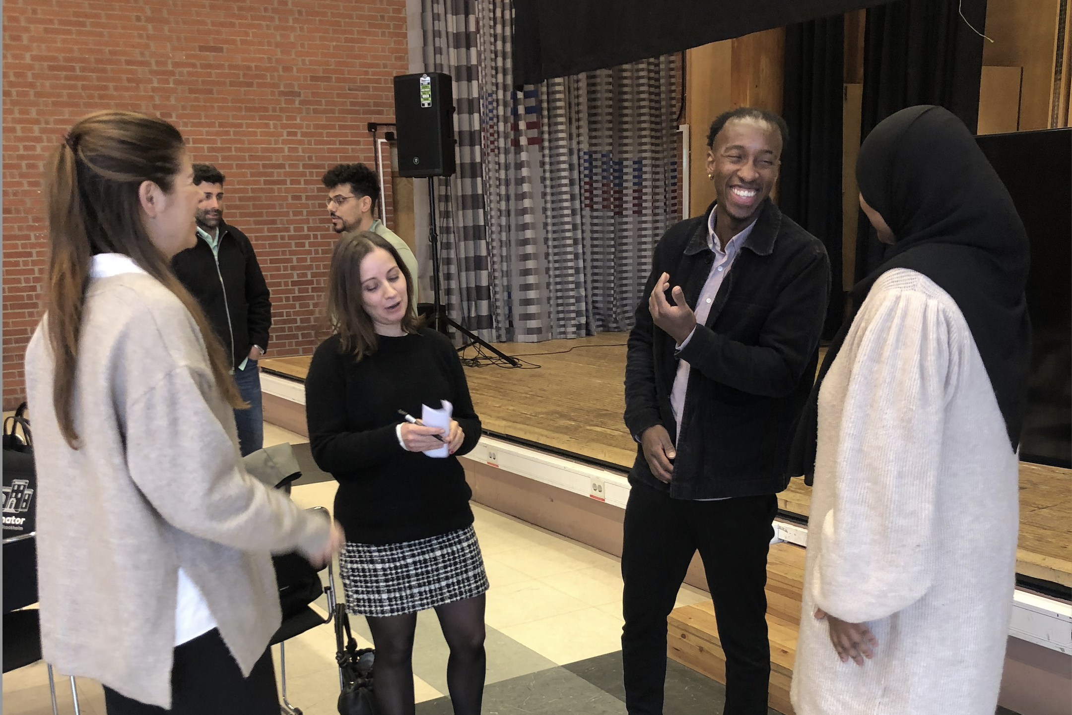 Representanter från arbetsmarknadens aktörer under ett dialogmöte på Tensta Träff.